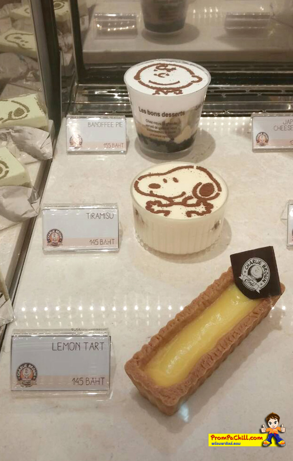 รายการเมนูขนมเค้ก และ ช็อคโกแล็ต ภายในร้านCharlie Brown Cafe Thailand